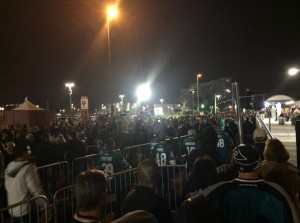 Crowds waited for as long as 2 hours for VTA light rail trains after last night's Stadium Series game in Santa Clara. Source: 